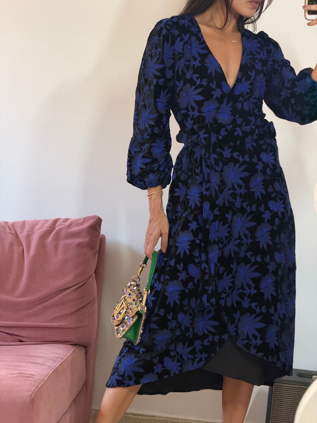 vestido mixed mixed preto camurça bordado com flores azul