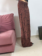 calça pêo estampada texturizada marrom com transparência