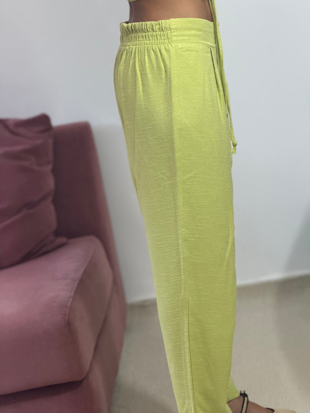 conjunto fórum verde calça e cropped