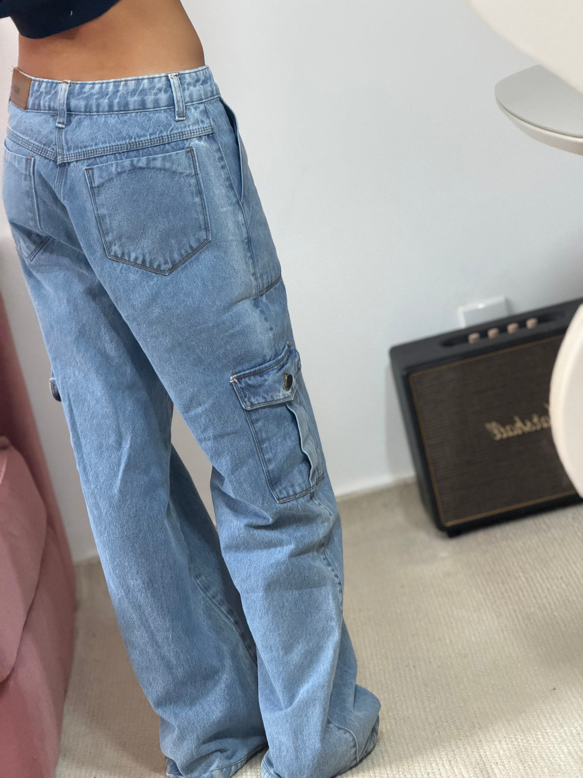 calça jeans cargo cintura baixa