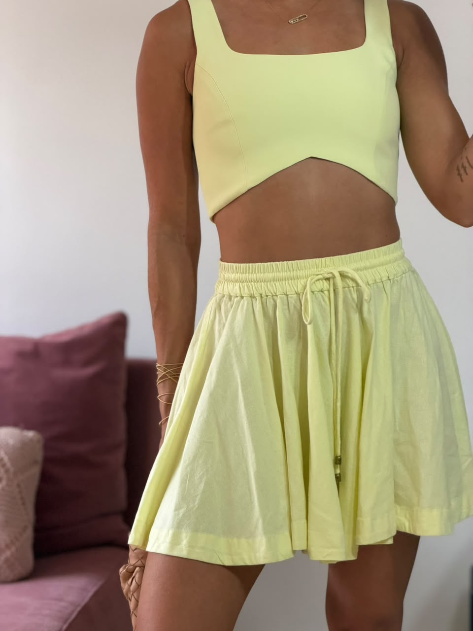 conjunto nv amarelo manteiga