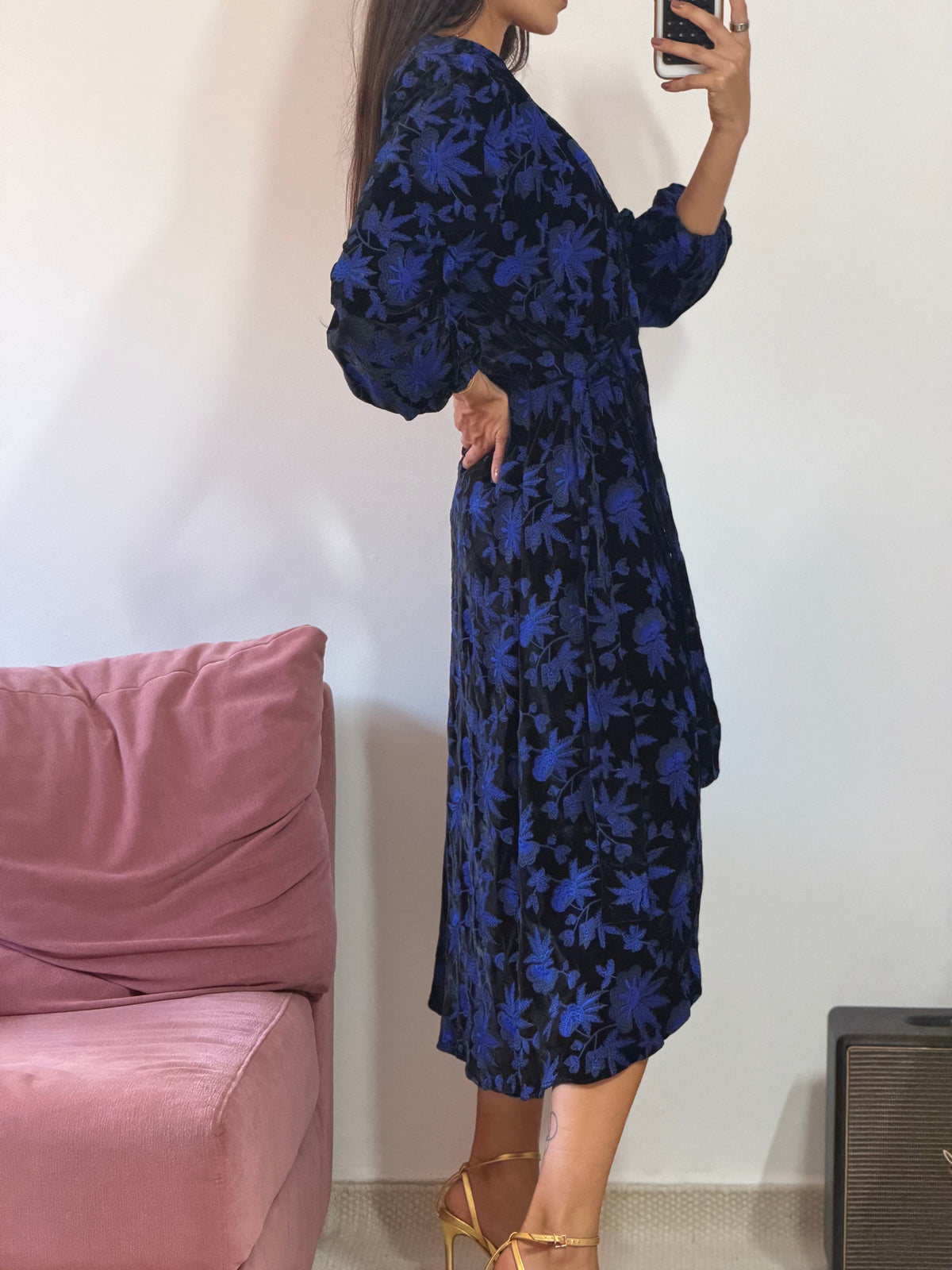 vestido mixed mixed preto camurça bordado com flores azul