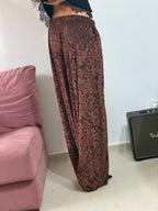 calça pêo estampada texturizada marrom com transparência