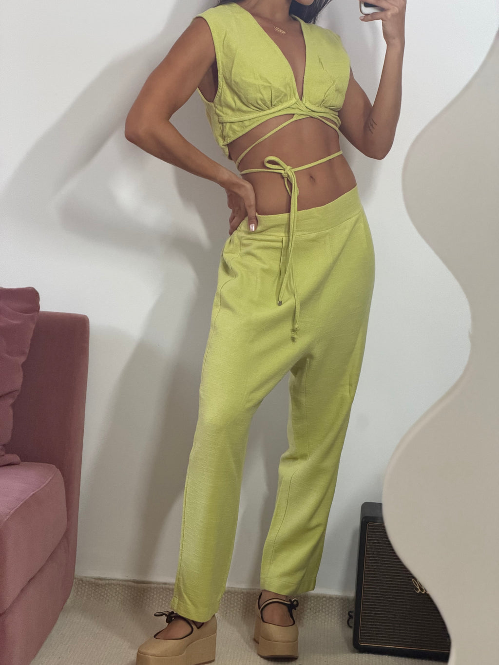 conjunto fórum verde calça e cropped