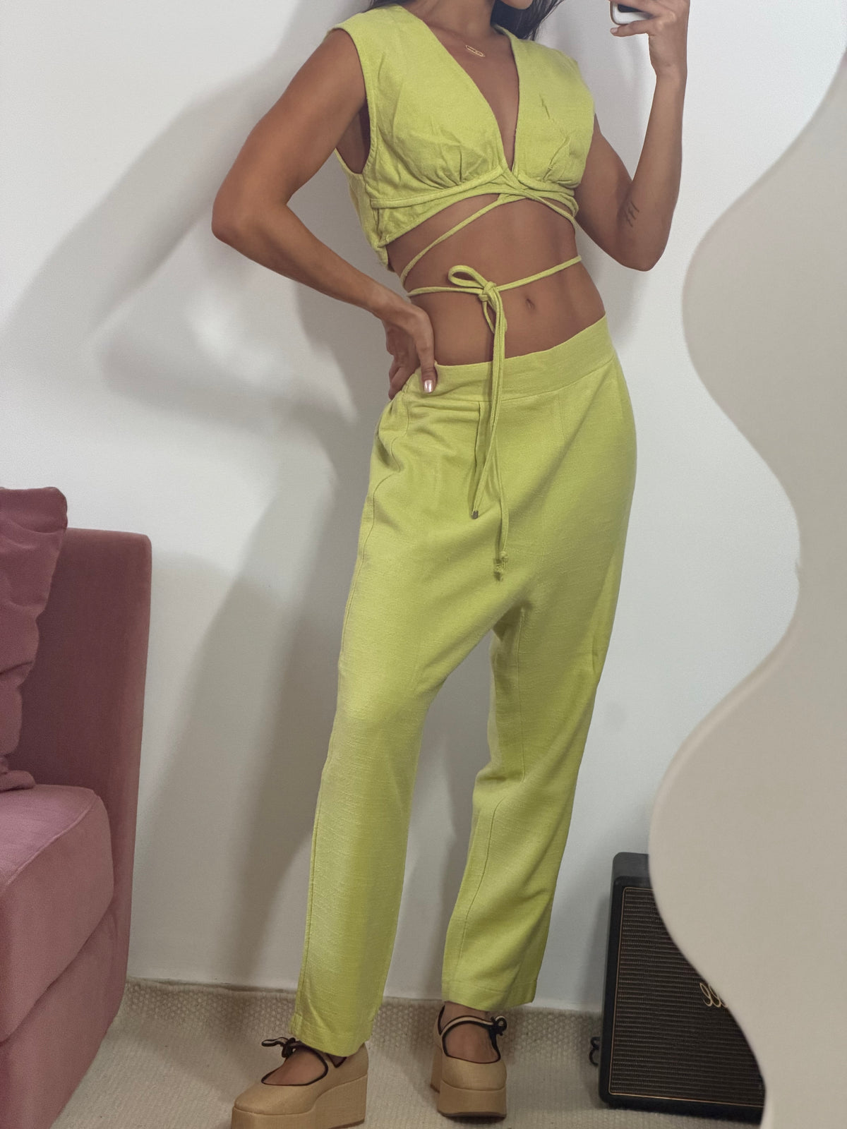 conjunto fórum verde calça e cropped