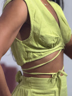 conjunto fórum verde calça e cropped