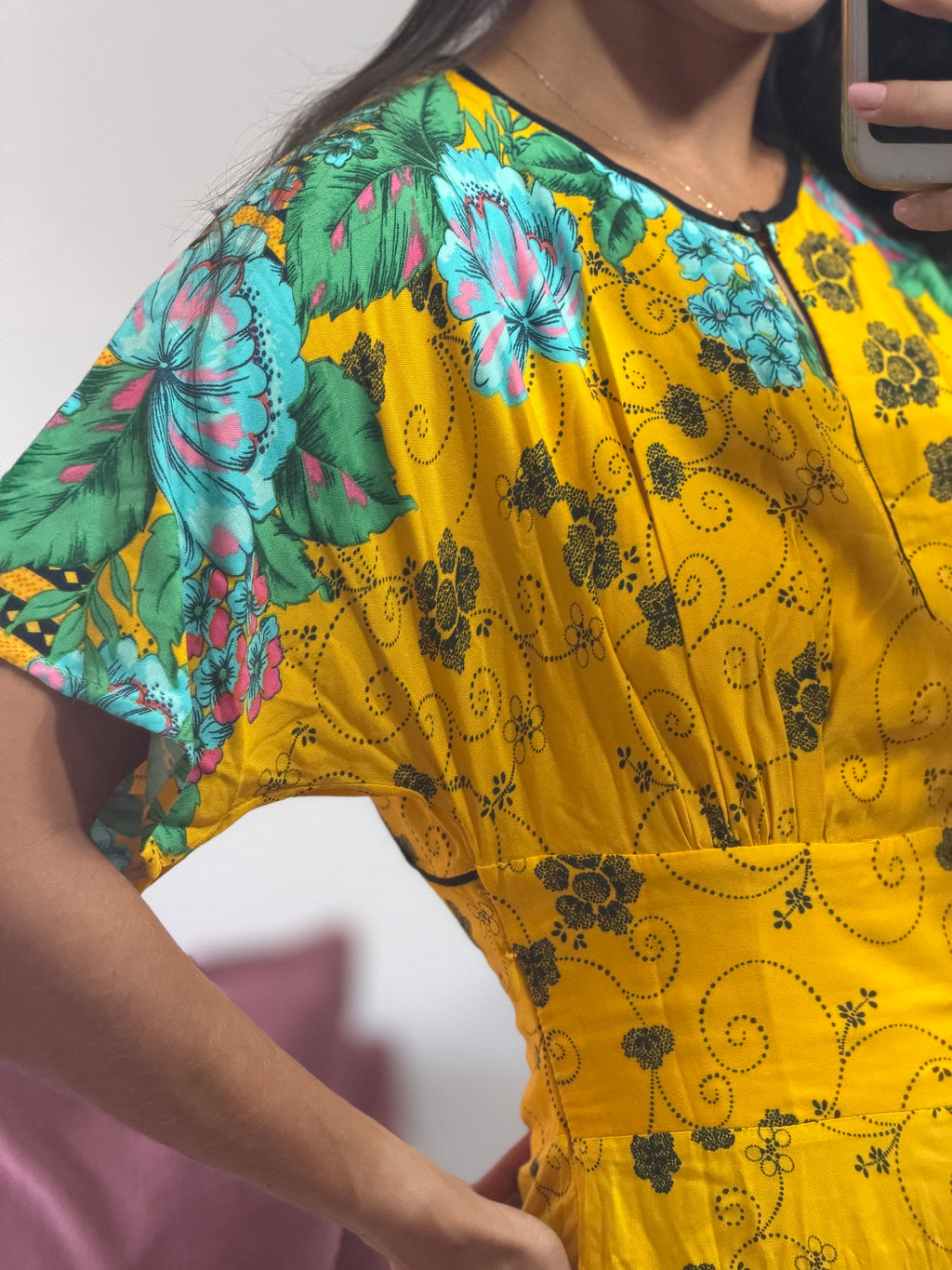 vestido curto farm amarelo estampado