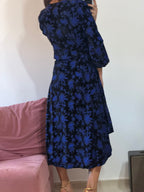 vestido mixed mixed preto camurça bordado com flores azul
