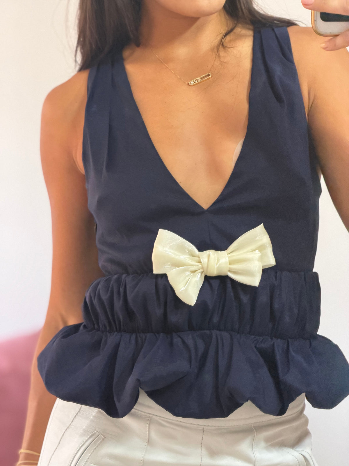 blusa le blog azul marinho com laço off white