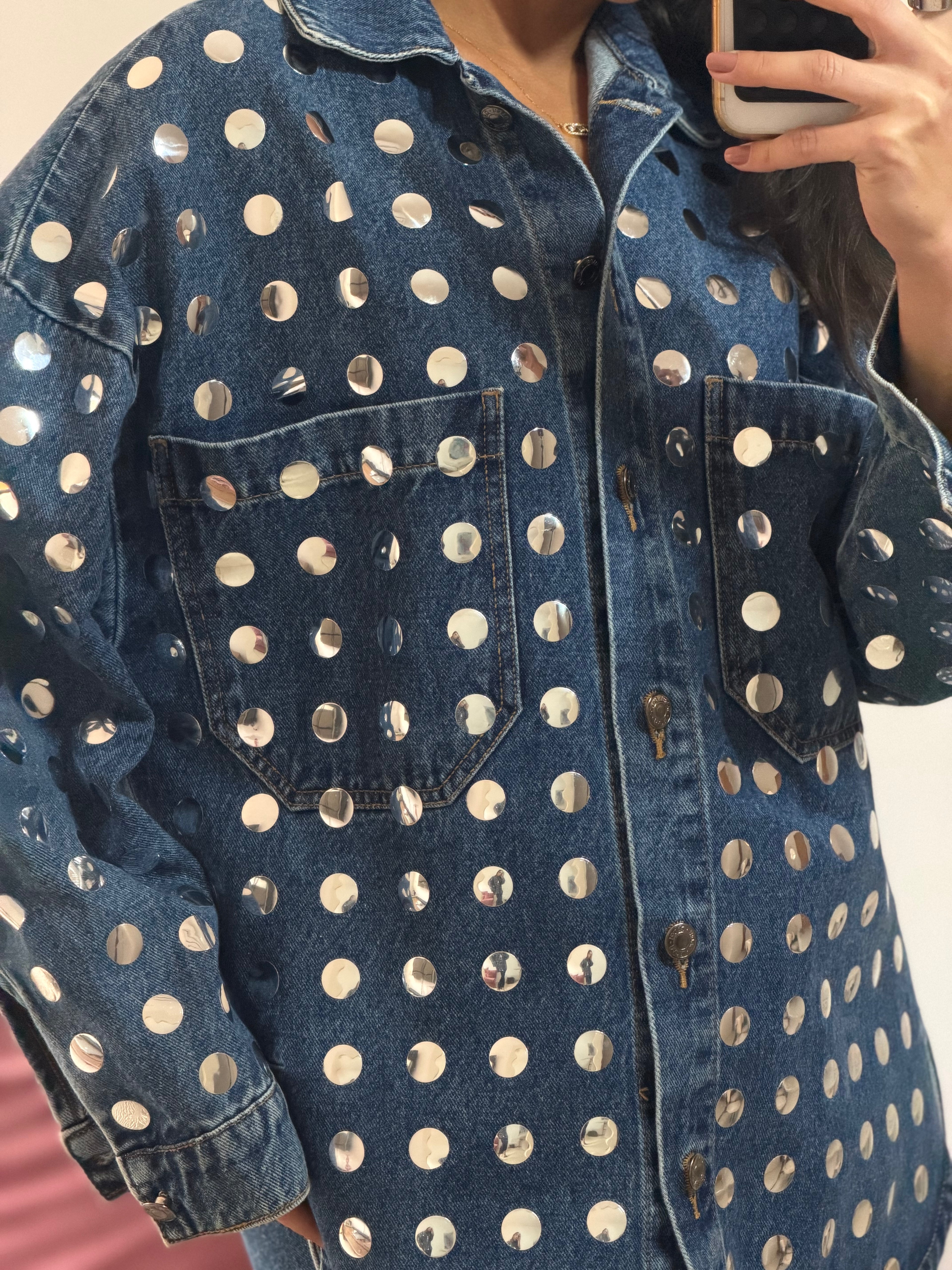 camisa dadri com aplicações metálicas