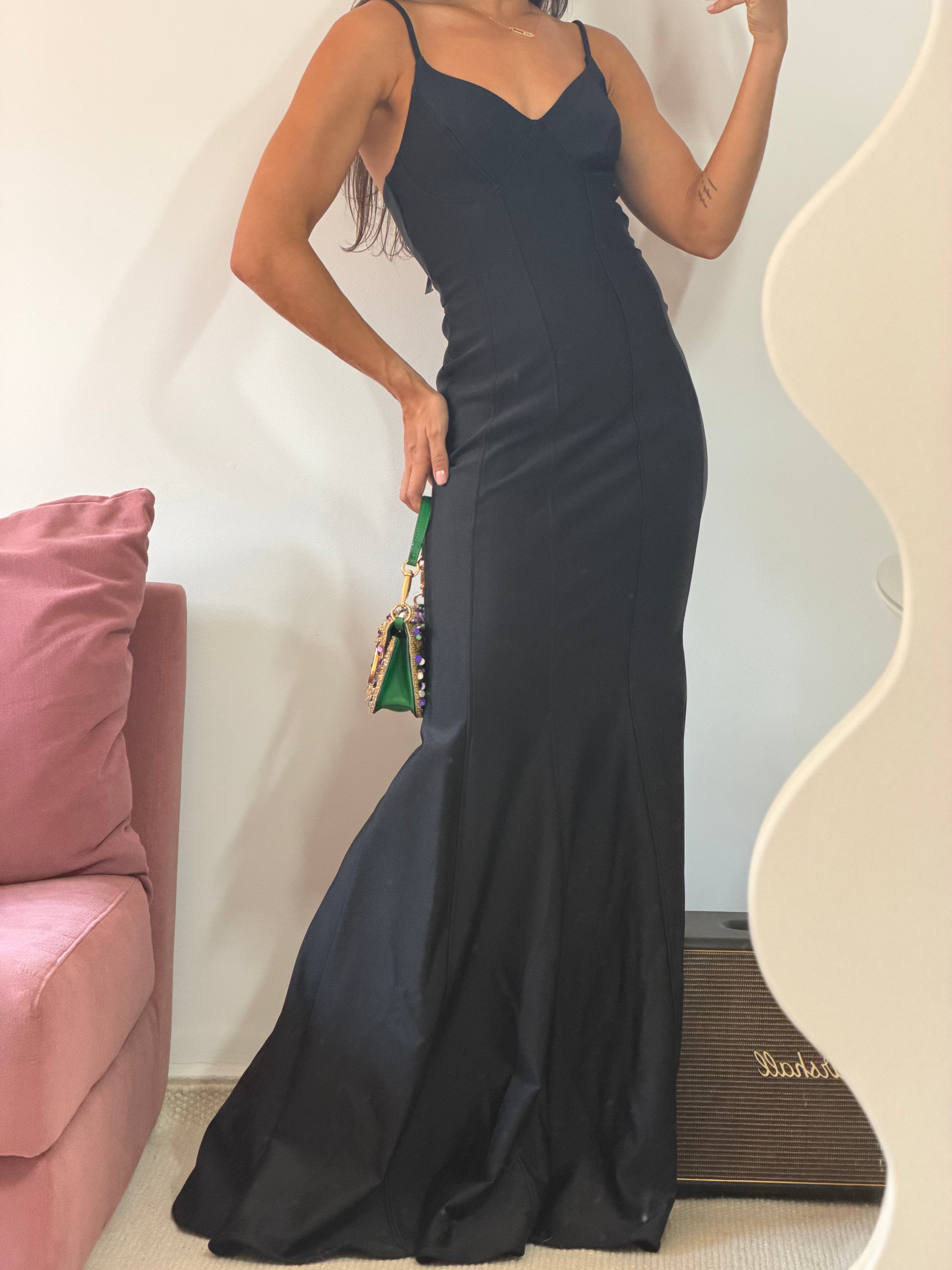 vestido longo zen preto com cauda