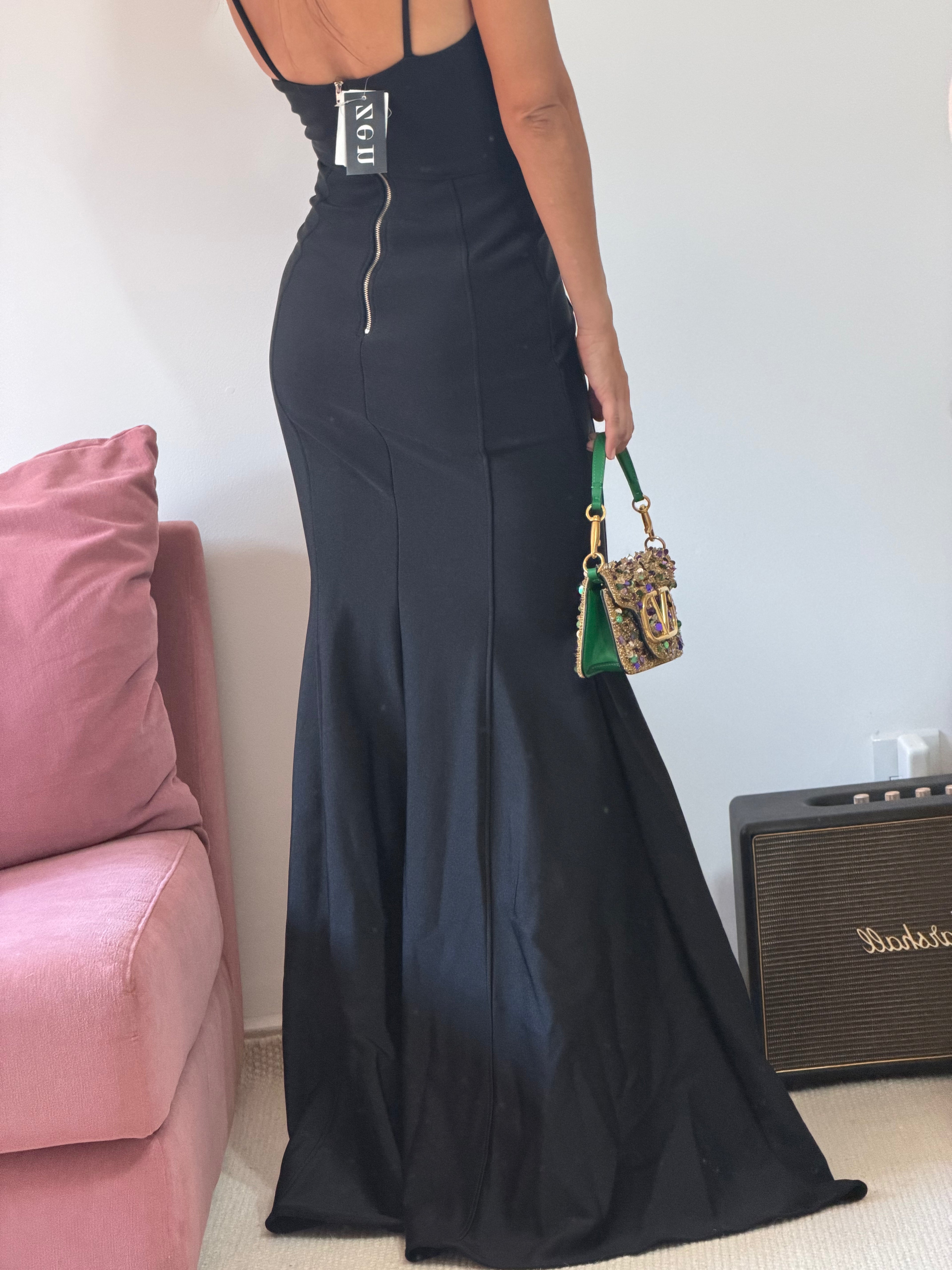 vestido longo zen preto com cauda